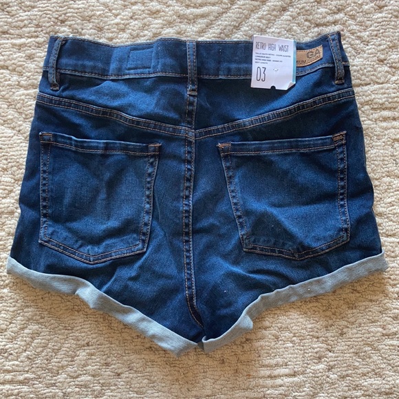 Garage shorts - Picture 2 of 3